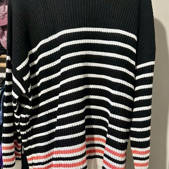 LuLaRoe Sweaters - Brand New LuLaRoe Mariah 2XL Top